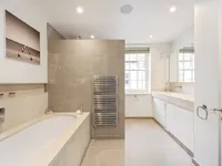 Недвижимость Roland Way: 1