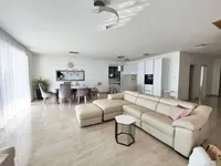 Недвижимость Многоквартирный дом Побри: 6