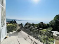 Недвижимость Трехкомнатная квартира Центр: 2