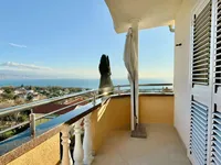 Недвижимость Четырехкомнатная квартира Оприч: 2