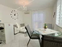 Недвижимость Четырехкомнатная квартира Оприч: 8