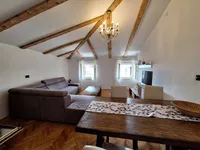 Недвижимость Трехкомнатная квартира в центре: 1