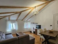 Недвижимость Трехкомнатная квартира в центре: 2