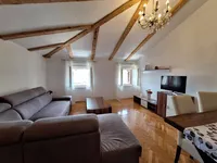 Недвижимость Трехкомнатная квартира в центре: 3