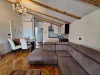 Недвижимость Трехкомнатная квартира в центре: 4