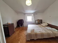 Недвижимость Трехкомнатная квартира в центре: 9