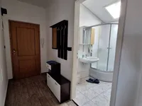 Недвижимость Трехкомнатная квартира в центре: 13