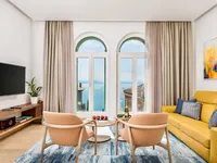 Недвижимость Трехкомнатная квартира в центре: 4