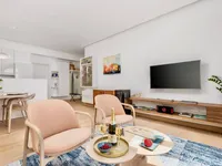 Недвижимость Трехкомнатная квартира в центре: 7