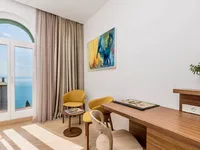 Недвижимость Трехкомнатная квартира в центре: 9