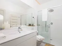 Недвижимость Трехкомнатная квартира в центре: 10