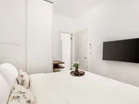 Недвижимость Трехкомнатная квартира в центре: 12