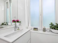 Недвижимость Трехкомнатная квартира в центре: 13