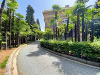 Недвижимость Трехкомнатная квартира в центре: 1