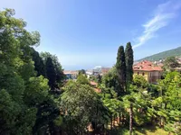 Недвижимость Трехкомнатная квартира в центре: 3