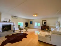 Недвижимость Трехкомнатная квартира в центре: 4