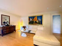 Недвижимость Трехкомнатная квартира в центре: 5