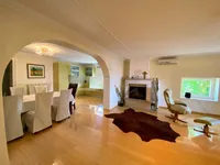 Недвижимость Трехкомнатная квартира в центре: 7