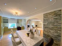 Недвижимость Трехкомнатная квартира в центре: 8