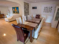 Недвижимость Трехкомнатная квартира в центре: 10