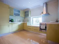 Недвижимость Трехкомнатная квартира в центре: 11