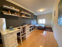 Недвижимость Трехкомнатная квартира в центре: 13