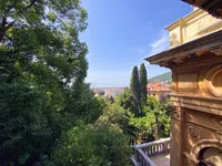 Недвижимость Трехкомнатная квартира в центре: 15