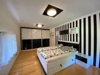 Недвижимость Трехкомнатная квартира в центре: 17