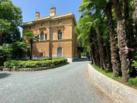 Недвижимость Трехкомнатная квартира в центре: 20