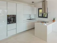 Недвижимость Многоквартирный дом Побри: 18