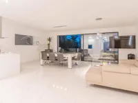 Недвижимость Многоквартирный дом Побри: 24