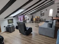 Недвижимость Двухкомнатная квартира в центре: 3