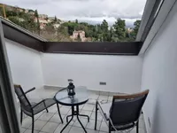 Недвижимость Двухкомнатная квартира в центре: 11