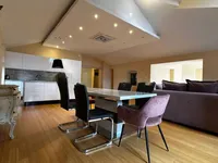 Недвижимость Трехкомнатная квартира в центре: 1