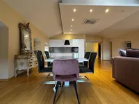 Недвижимость Трехкомнатная квартира в центре: 2