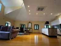 Недвижимость Трехкомнатная квартира в центре: 3