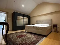 Недвижимость Трехкомнатная квартира в центре: 7