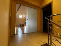 Недвижимость Трехкомнатная квартира в центре: 13