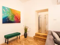 Недвижимость Трехкомнатная квартира в Центре: 11