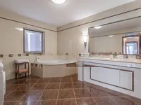 Недвижимость Семейный дом 561 м², центр: 7