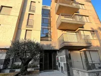 Недвижимость Трехкомнатная квартира в центре: 7