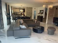 Недвижимость Многоквартирный дом Побри: 4