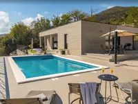 Недвижимость Дом семейный 1224 м² в Центре: 1