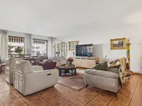 Недвижимость Apartment 6 rooms: 2