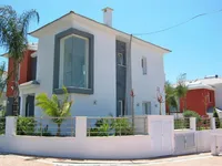 Недвижимость 5+1 Bedroom Beachfront Villa for Sale in Limassol: 2