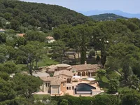 Недвижимость Villa Croix des Gardes: 1