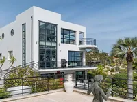 Недвижимость Villa Californie: 1