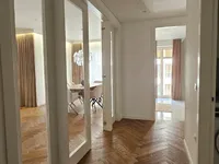 Недвижимость Трехкомнатная квартира в центре: 2