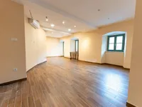 Недвижимость Трехкомнатная квартира в Центре: 8
