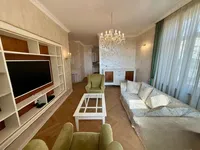 Недвижимость Трёхкомнатная квартира в центре: 1